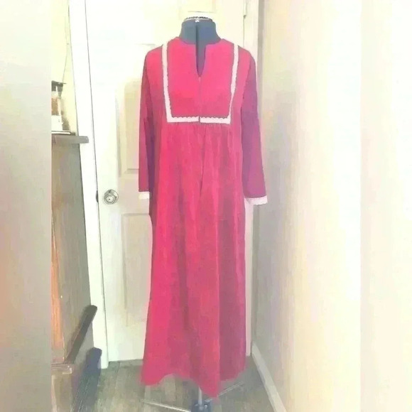 VTG PLAZA 9 RED VELVET WHITE LACE HOUSECOAT BEST FITS L-XL - Picture 5 of 7